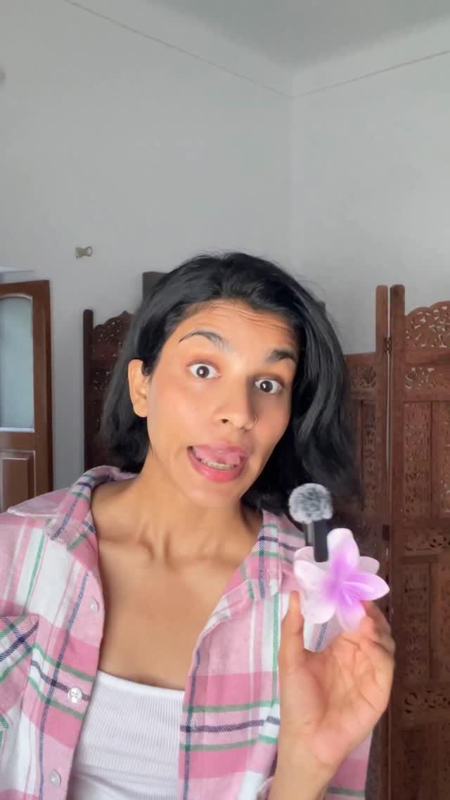 Brand name tagged ⬇️ below..comment “link” and i will send you the link of the jeans💌.
.
.
#brandsmarketing #reels #foryou #explore #makemefamous #explorepage #exploremypage #exploreme #affordablefashion #pinterestinspired #denimondenim #denimjeans👖 #jeans #streetwear #streetfashion #streetstyle