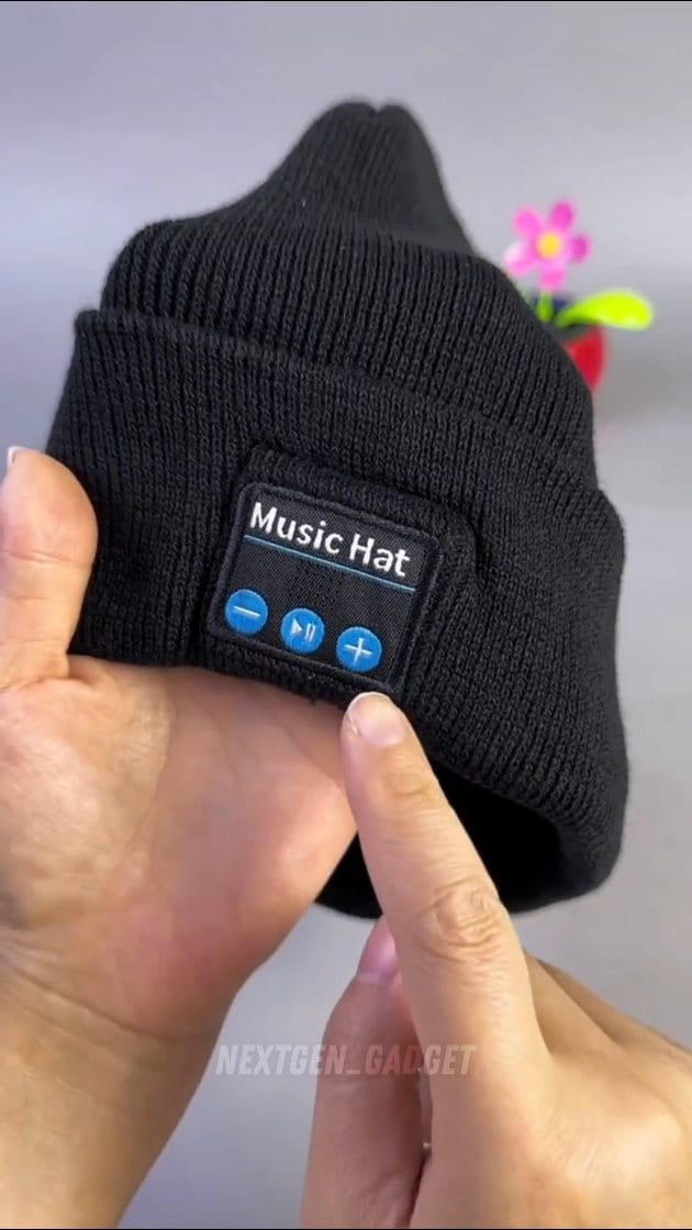 Ye hai winter ka next-gen gadget! 😎 
Ek smart cap jo sirf thand se nahi, boredom se bhi bachaye! 
Isme hai in-built speakers, Bluetooth calling, aur night light bhi! 
Hot look, cool tech — ek hi beanie mein sab kuch! 🔥 
#SmartWinterCap #BluetoothBeanie #WinterGadget #NextGenGadget #CoolGadgets #AmazonFinds