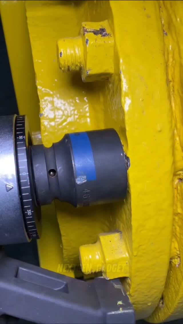 Ab bacha bhi truck ka tyre khol lega! 😱💪
Ye tool normal insaan ko Bahubali bana deta hai. Iska naam hai Torque Multiplier, jo aapki taqat ko 50 guna badha deta hai.
Tag someone who needs this! 👇
#torquemultiplier #tools #mechanic cargadgets superstrong tech engineering carhacks smarttools viralreels