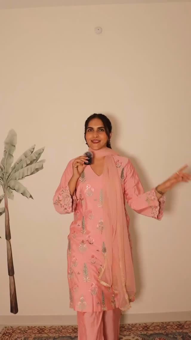 I mean.. these are so pretty ❤️
.
.
#indianwer #kurtaset