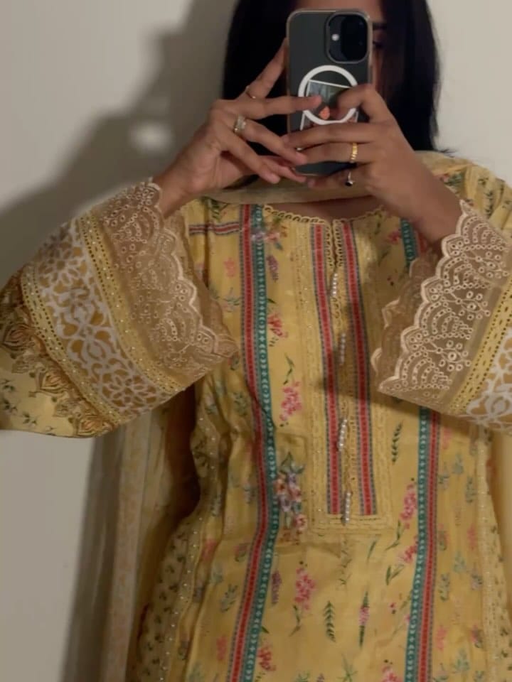 Current Fav Desi fits❤️
.
.
#indianoutfit #kurtaset