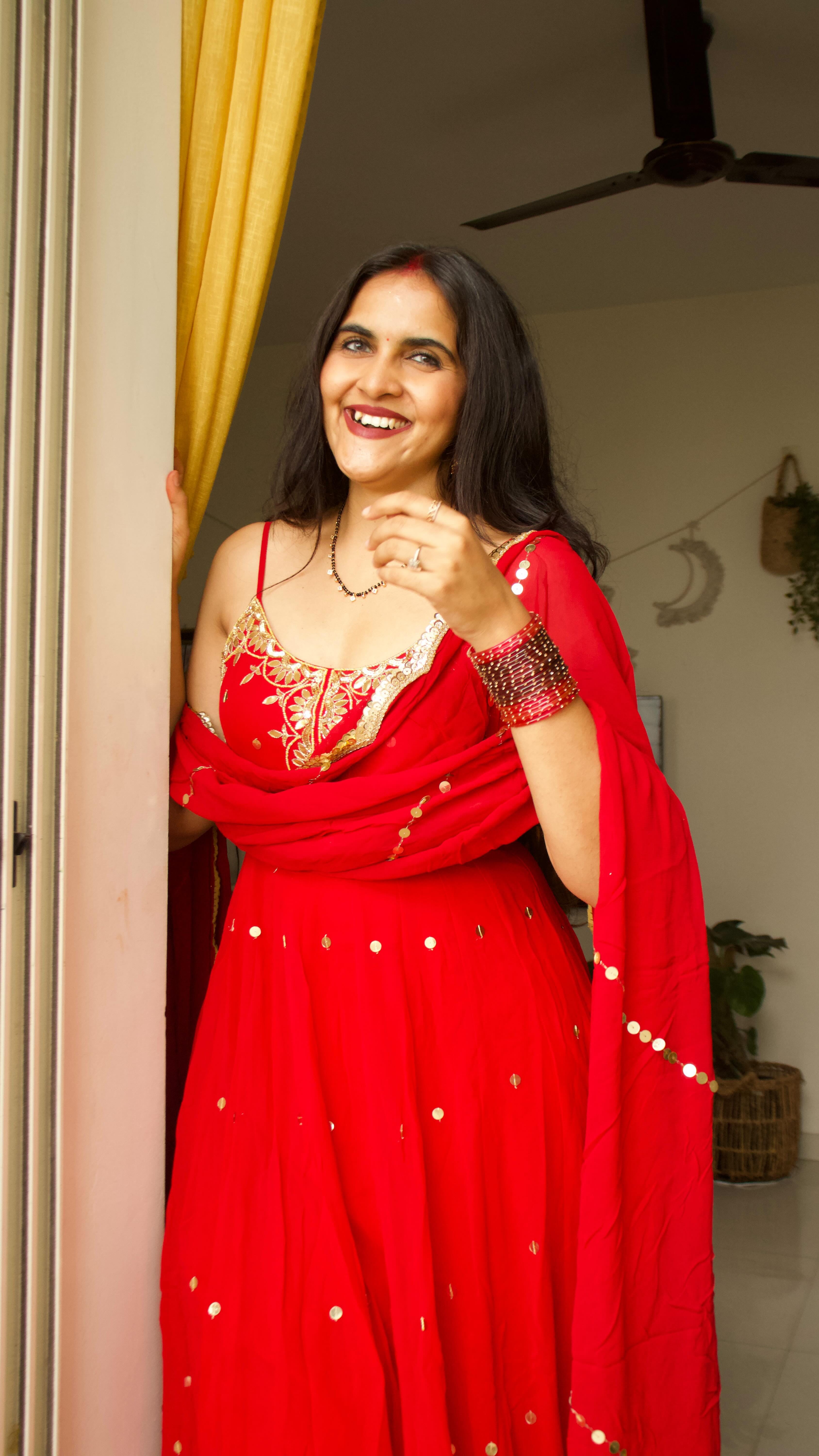 All the newly weds feel🥰❤️
(though its been months) 
Comment for the link
.
.
#indianoutifits #anarkalisuits #indiansuit