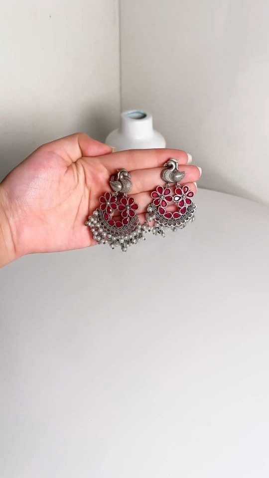 Beautiful earrings from Meesho
Comment for the link's 
#meeshofinds #meeshohaul #fashion #trending #devara #telugutrending #ajio #hyderabad #jhumkas
