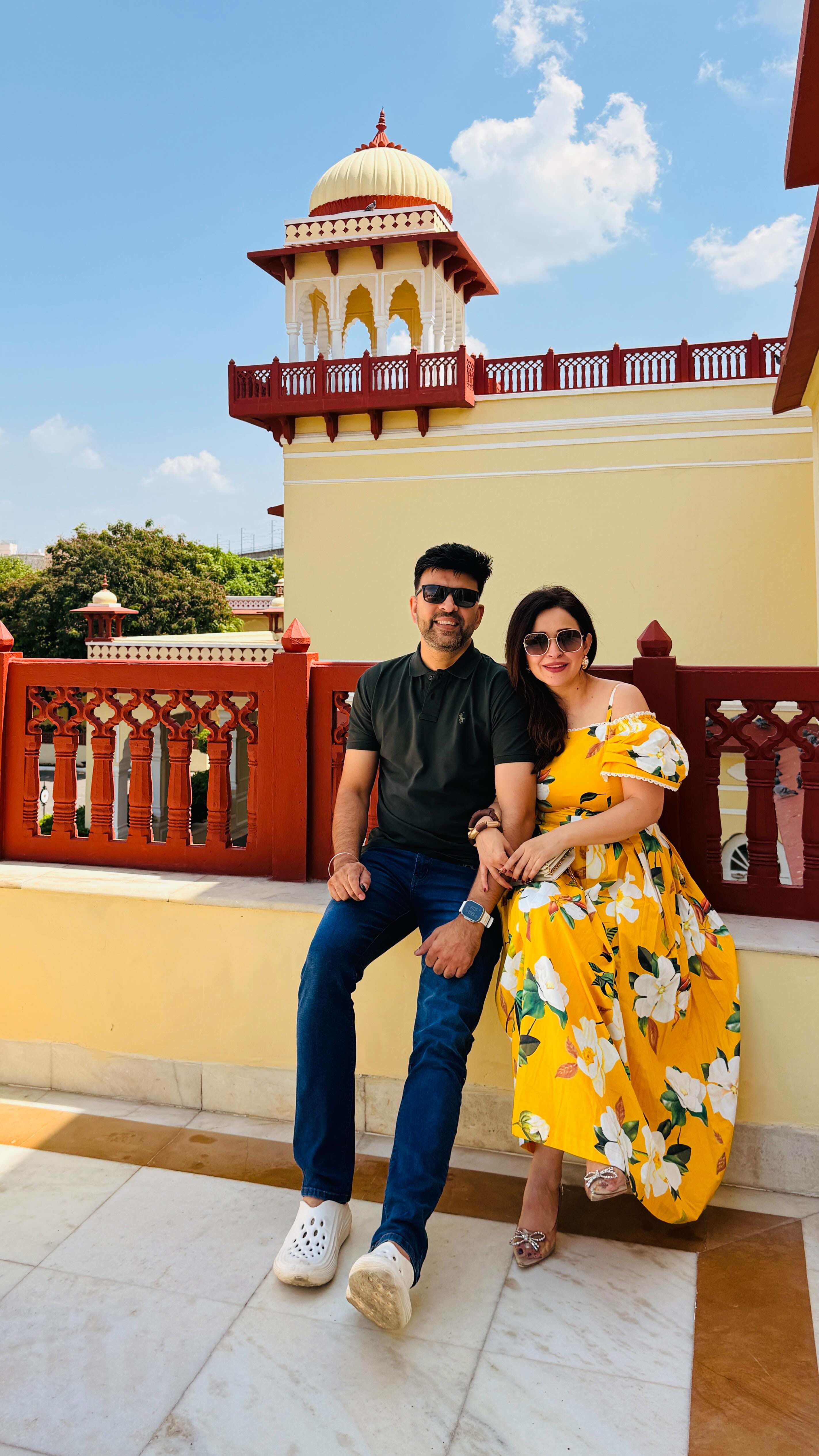 Wearing @sagebymala 
Comment down for links 🔗 
We stayed at @jaimahalpalace 
The best thing about this property Jai Mahal Palace is that it is a storied heritage hotel with a rich history, beautiful architecture, lush gardens, and luxurious amenities. It is also not far from Jaipur local market like Bappu & Johari Bazaar.