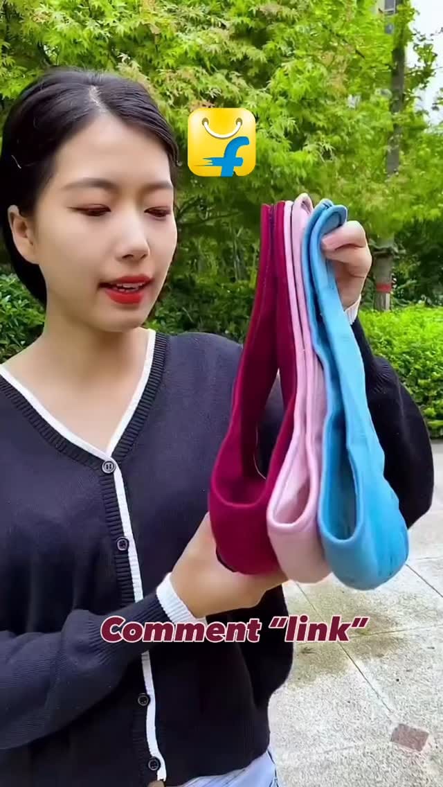 Winter ki thand me bhi warm aur comfy protection.
#winteressentials #facemask #cozyvibes