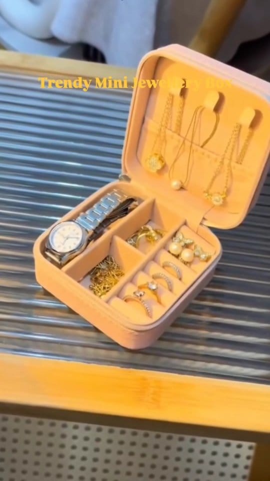 अब सिर्फ 95 ₹ में गहनों की देखभाल बनेगी स्टाइलिश और आसान ✨
✅ छोटा और पोर्टेबल बॉक्स – सफर में भी परफेक्ट 💼
✅ प्रीमियम PU लेदर फिनिश – classy और durable 💖
✅ रिंग्स, चेन और इयररिंग्स रहें अब safe और organized 💍
Comment "Link" for link 🔗🛍️
.
.
.
#JewelleryBox #TravelEssentials #MustHaveProducts #DailyEssentials #OnlineShopping #ViralProducts #InstaReelsViral #FashionStyle #ModernLiving #StorageIdeas #SmartLiving #TrendingProducts #HomeOrganization #SmartFinds #ViralNow