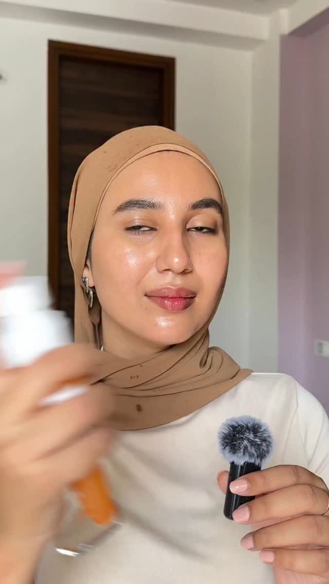 Comment “spray”for link 🌞👒
It’s giving ice-cold refreshment with SPF 50!
Invisible. Non-sticky. Travel-friendly.
Clip it. Spray it. Glow on the go!
@theearthrhythm Glow Surge Face Mist
#SPFMist #GlowSurge #EarthRhythm #TravelFriendlySPF #InvisibleSunscreen #SkincareEssential