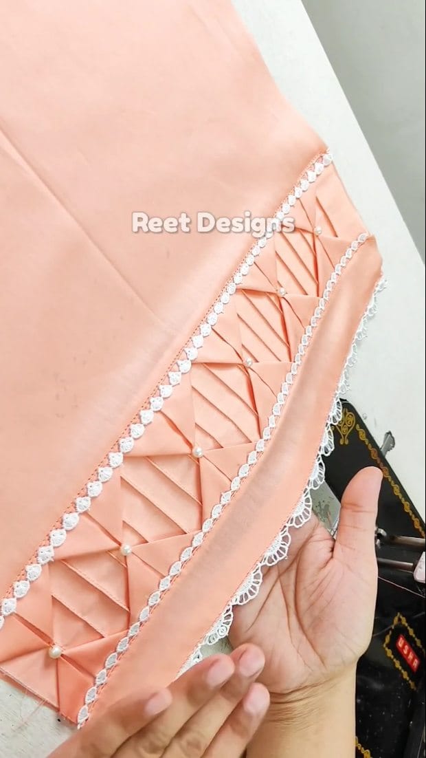 Latest Trouser Design with Fabric Triangle and Lace 
#trouserdesign #trouserpants #sewing #stitching #sewingtips #fashiondesigning #cuttingandstitching #reels #instagrowth