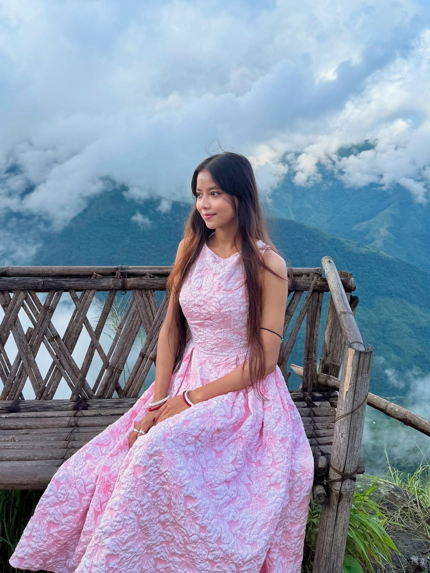Nature never goes out of style ☁️💗
Dress & bag from @savana 🎀