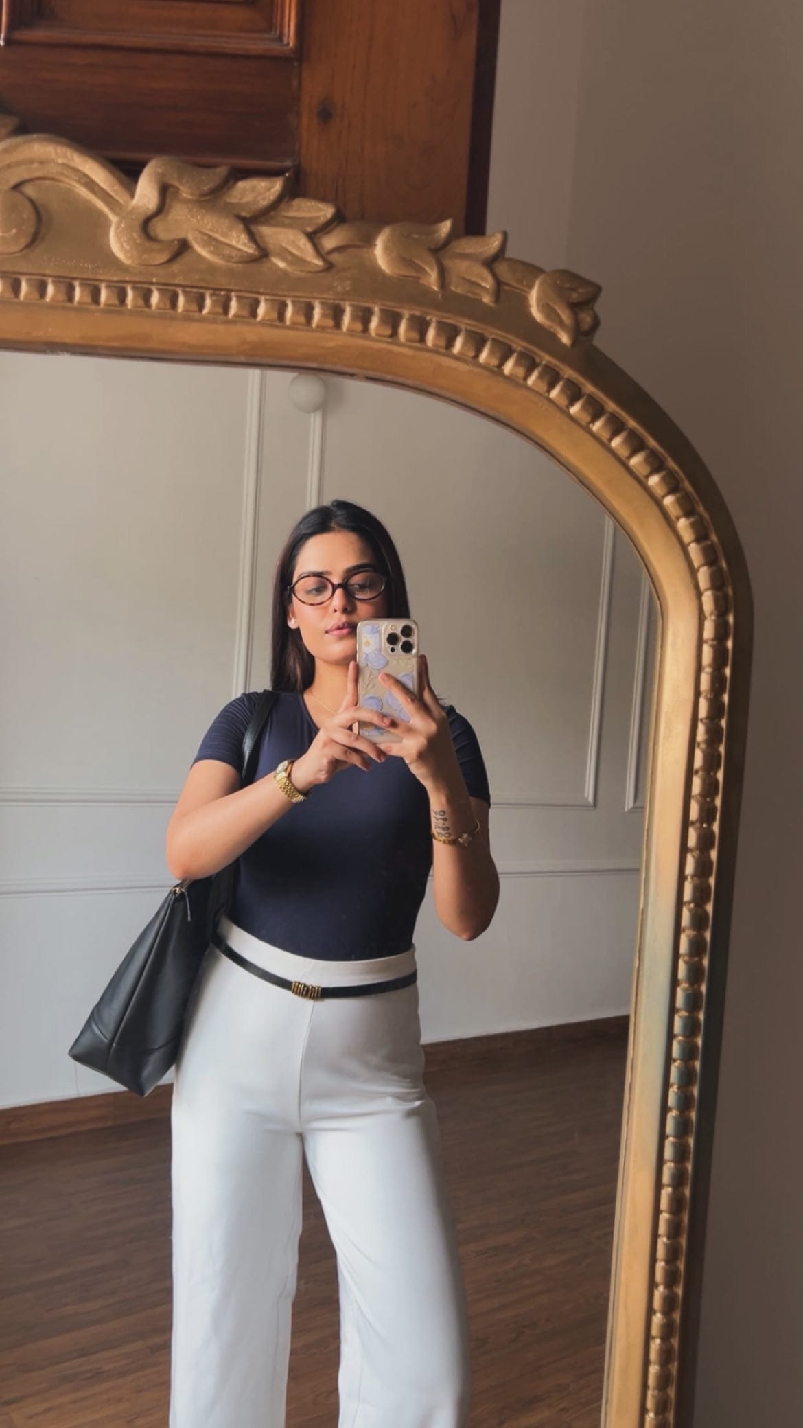 It’s comfortable enough for a busy workday but still chic enough if you have after-work plans🤭Comment if you want linkss🫶🏻