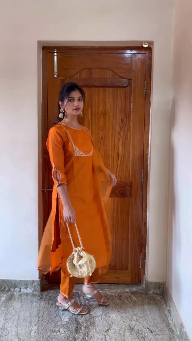 On sale!🙈 Comment for LINKS🌸🧏🏻‍♀️
I bought them between 1600-1800 but now during Black Friday sale prices got dropped☺️
Grab them now animuthyalu!❤️🦩