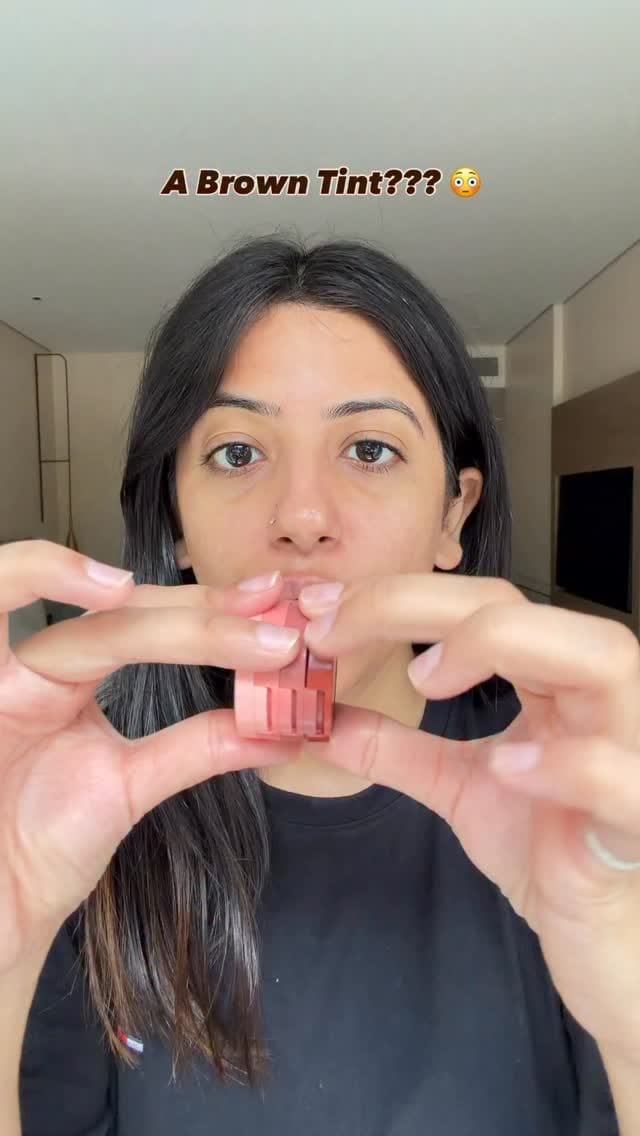 #FreeGift | NonSponsored 
Comment "TINT" for the link 🤎🔗
@reneeofficial Glam Stack - Nude
.
.
.
[lip and cheek tint, brown tint, cream tint, peach tint, peach blush]