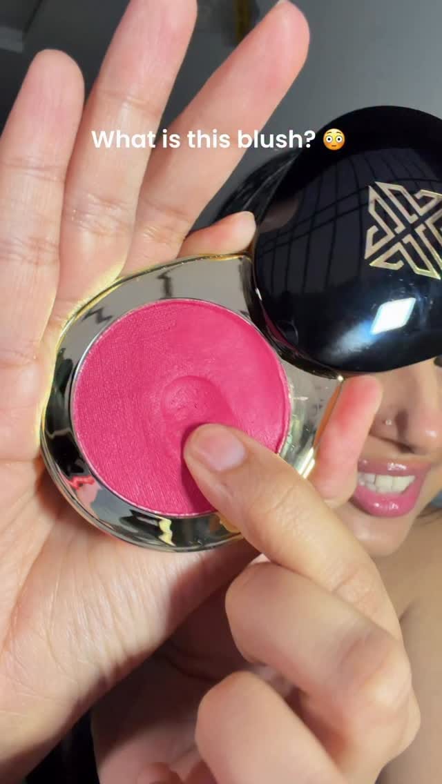 NotSponsored | #FreeGift 
It's the @luxioraofficial Blurre Pudding Blush in 'It's A Barbie'
Comment "BLUSH" for the link 🔗😘
.
.
.
Cream to powder blush, squishy blush