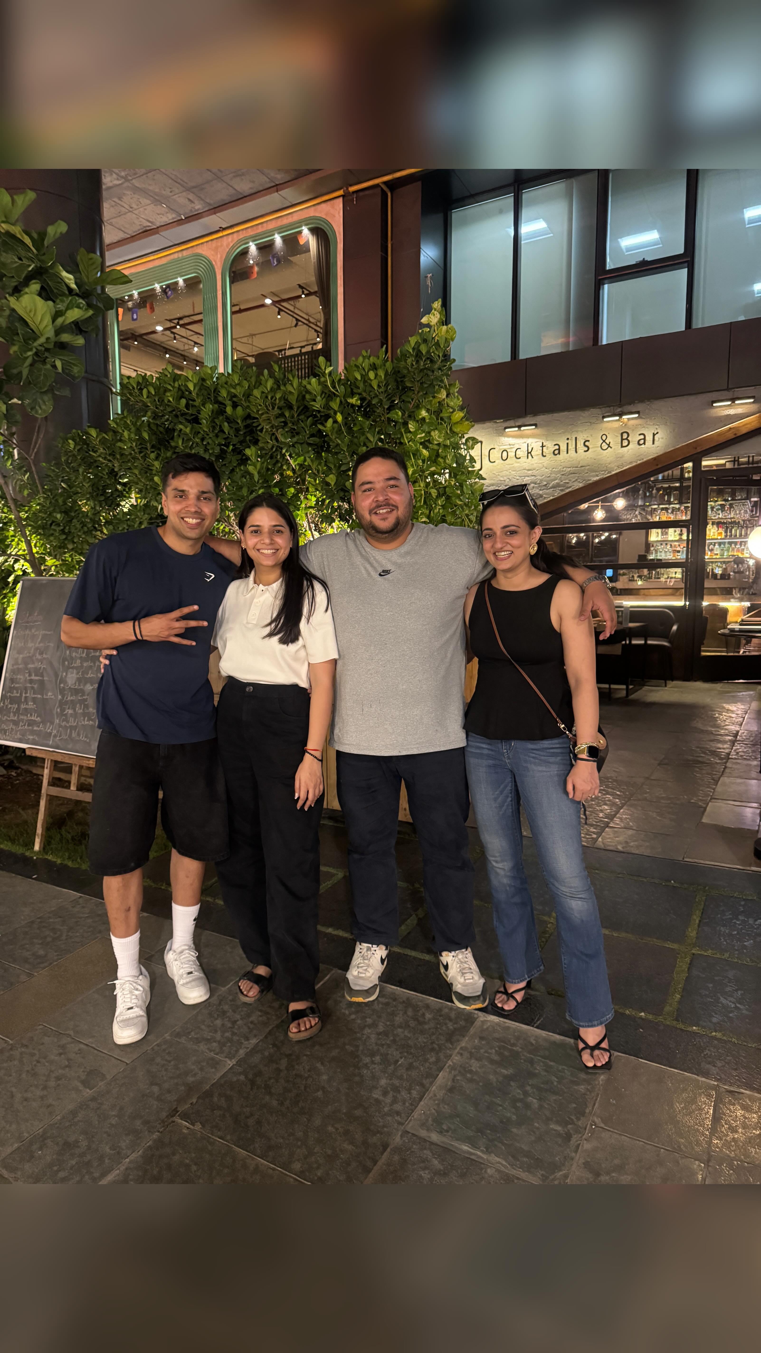 Airport pickups & double dates 🍷
🏷️
Jewellery @_azelatelier 
Top @hm 
Jeans @levis @levis_in 
Heels @myntra @shoethatfitsyou_ 
Bag @longchamp 
Sunglasses @dior 
#desiinfluencer #wishlinked #hmxme #itgirlaesthetic #growth #smallcreator #smallcreator #contentcreator #girlssupportinggirls