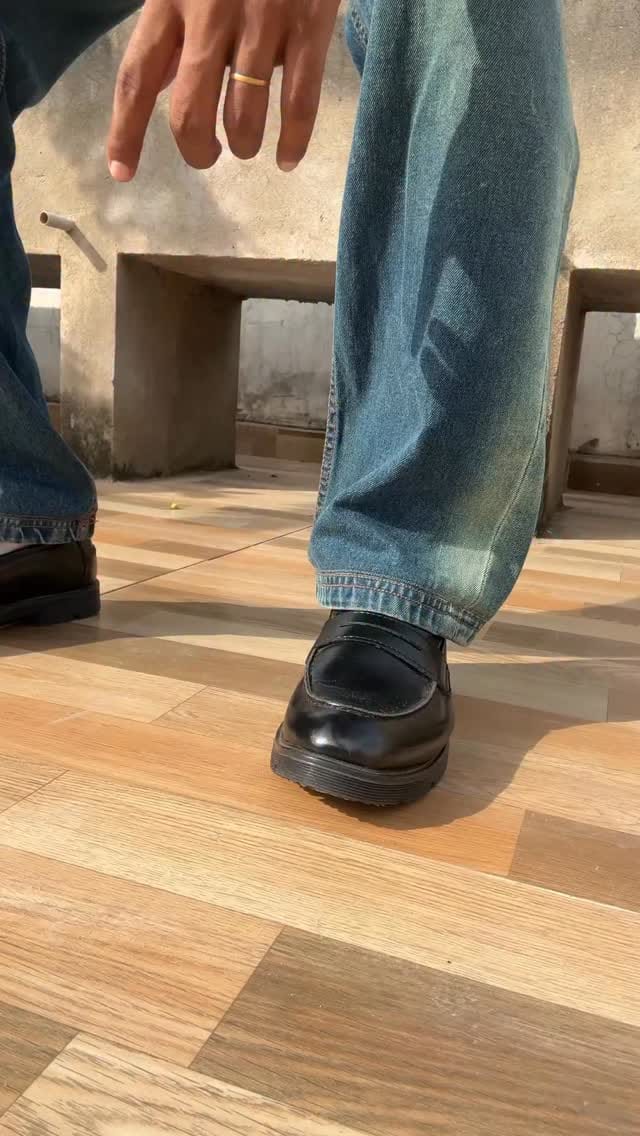 Simple Fit 🥂
• Comment “Links” for direct automation 🔗
• This outfit looks 🔥
#mensfashion #fashion #trendingreels #style #links #grooming 
Did you receive the links 🔗?