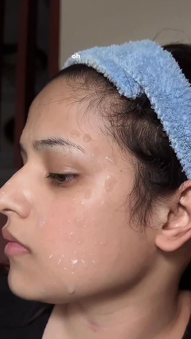 I did the review ‘cause it’s something new. 
Random review series part 2
~the tingling sensation is really mild and I use it twice only. My skin is really sensitive and make sure to always moisturiser after using it. Using preferably at night only. 
**be cautious if you get reaction with it such as redness or irritation. 
Comment for the link 🫶