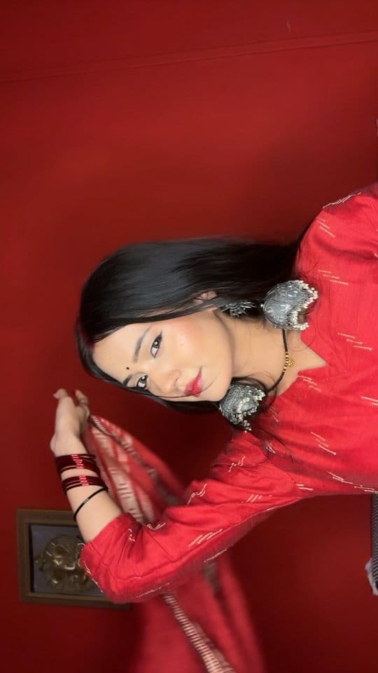 is it only me who thinks that my face looks different in back camera 📷 🤔