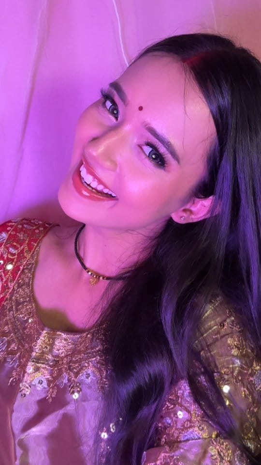 Ao tumhe Diwali🪔 ka pataka bnna sikhau 🤭
 
eyeshadow palette is by: @hilaryrhodacosmetic 
#trending #diwalimakeup #diwalitransition #diwali #makeup #eyemakeup 
#HilaryRhoda #HilaryRhodaCosmetics #wherebeautybegins #ShaktiShringarAurRoshniTumHi