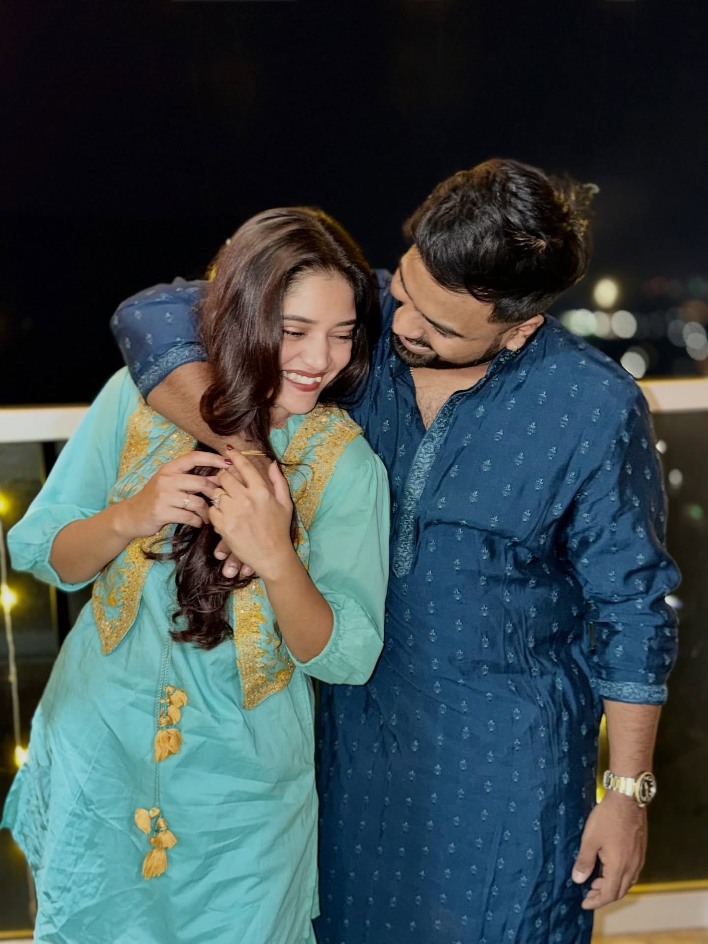 Love, Laughter and a little sparkle, all shot on iPhone 17 Pro this Diwali 🪔 ✨🎇
@apple 💖