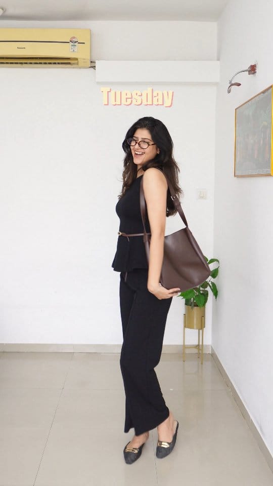 WorkWear Weekly Drops!
Comment below for the 🔗🔗🔗
.
.
.
[office outfit, workwear look, business casual, professional style, corporate chic, smart casual, Monday to Friday outfits, Monday to Friday Fits, chic at work, minimal workwear, daily office style]
#officewear #officetrousers #myntrafinds #formalwear #girlboss #oldmoney