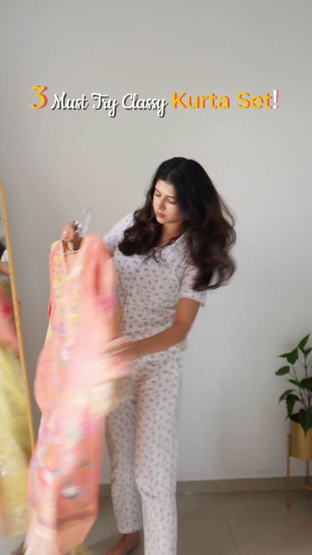 These Kurta Sets can Romanticize my Life! ❤️❤️
.
.
Comment below for the Links 🖇️🔗
#rakhioutfitideas #rakshabandhan #myntrafinds #kurtaset #wishlinked #sisters #typesofsisters #desigirls