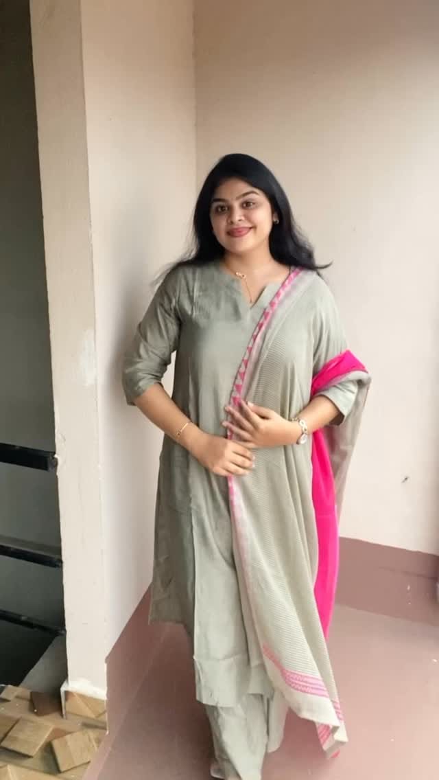 Office wear kurtis u must try❤️
.
#OfficeWear#KurtiStyle #IndianWorkWear #WorkOutfits #KurtiForOffice#SimpleKurtiLook
#EverydayIndianWear#KurtiLove
#OfficeLookBook
#desiofficestyle 
Is this ur vibe?