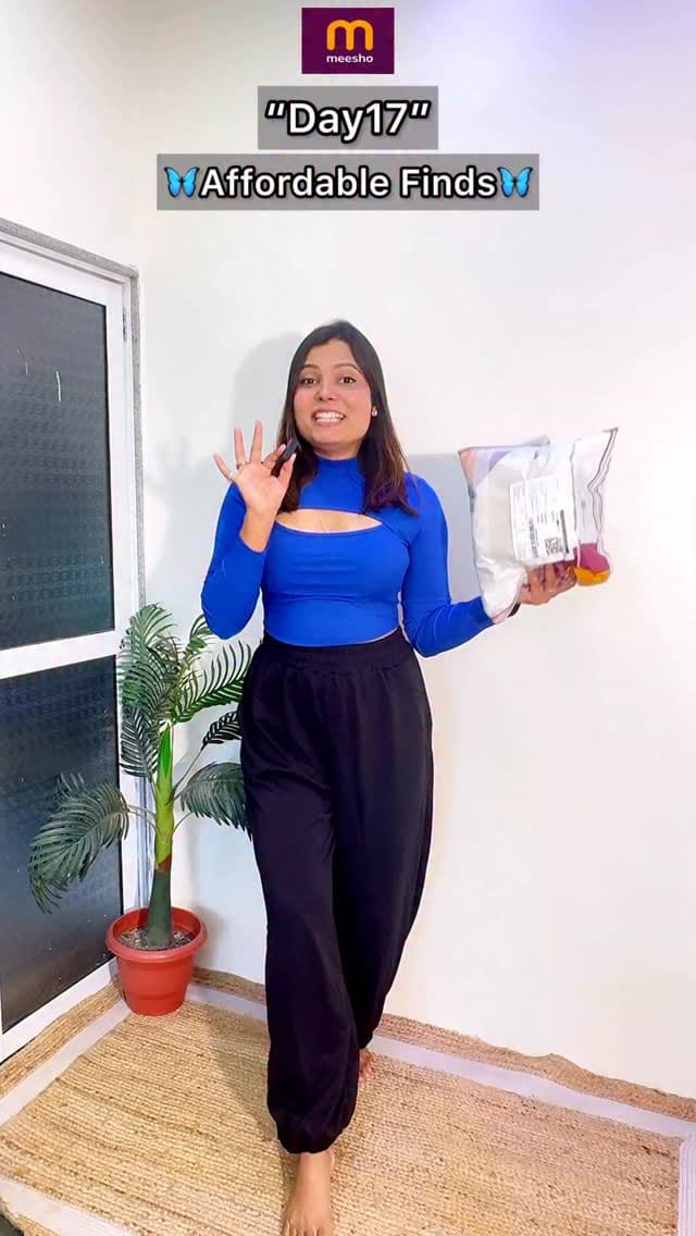 🦋Comment for the Link 🔗 
This Video is all about women ready to wear blouses that too affordable and designer, 
Everyone women should try these blouses on this festive season 
#meesho #designer #blouse #affordable #padded #meeshoapp