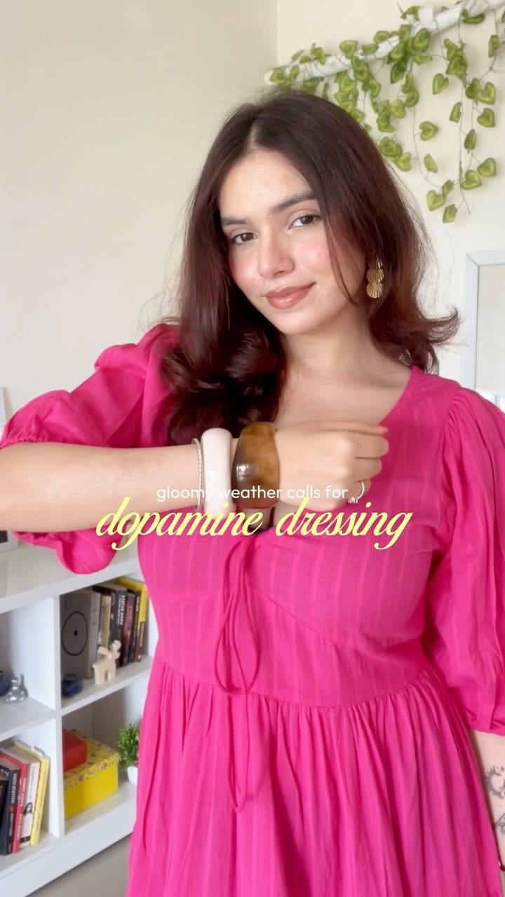 Only way i know to fight the seasonal depression 🥹
Let me know if you want any links💖
Earrings @shopjadestudio 
Bracelets @unfoldself_ 
#fyp #explore #personalstyle #everydayoutfits #minimal #desicasual #dopaminedressing