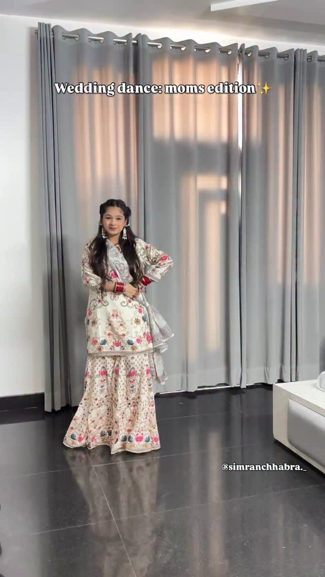 Imagine your mom dancing on this song for you with all her friends  or ladies of the house♥️
Dc: @simranchhabra._ 
Dm or contact us at 8803188000 for any enquiries ✨
#simranchhabra #adultdanceclass #danceclasses #adultsclass #danceclassinpanipat #weddingchoreography #weddingdances #weddingdance #kidsdanceclasses #kidsdanceclass