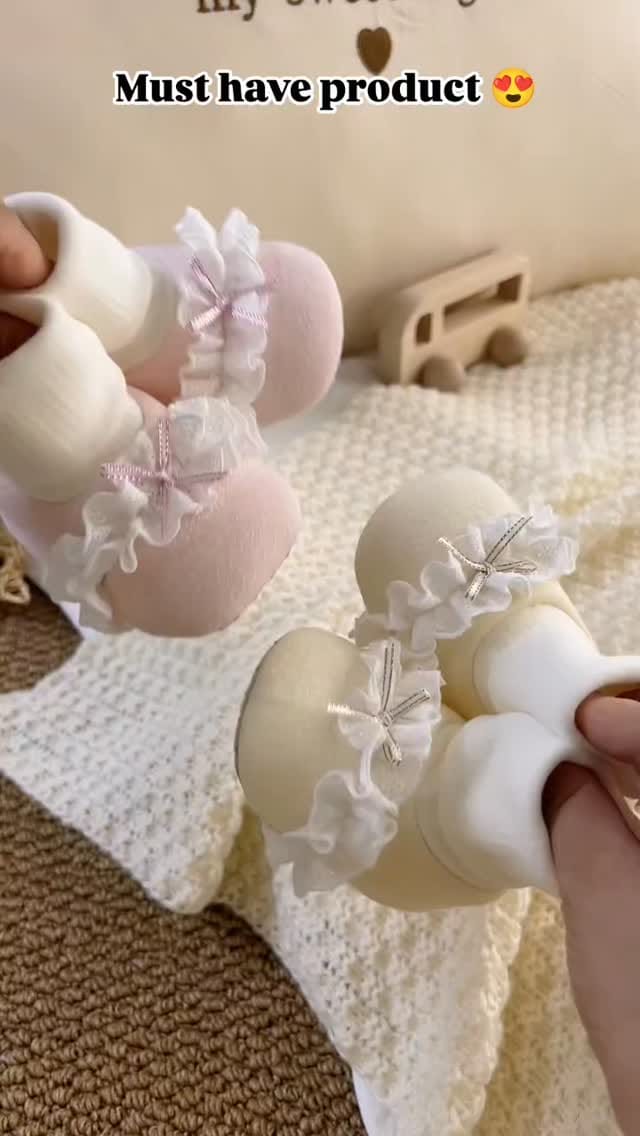 Follow ✅ then comment for link 🖇️ 
#meeshofinds 
#babyshoes 
#kidsviralproducts 
#winteriscoming 
#reelsviral 
#newbornbabyproducts 
#viralshoosrack