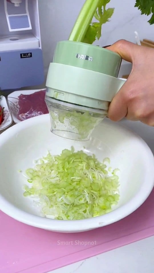 Follow & comment Link 😊👍
rechargeable 4 in 1 electric vegetable cutter
#besthomegadgets #electricvegetablecutter #kitchengadgets #coolgadgets #reelsviral