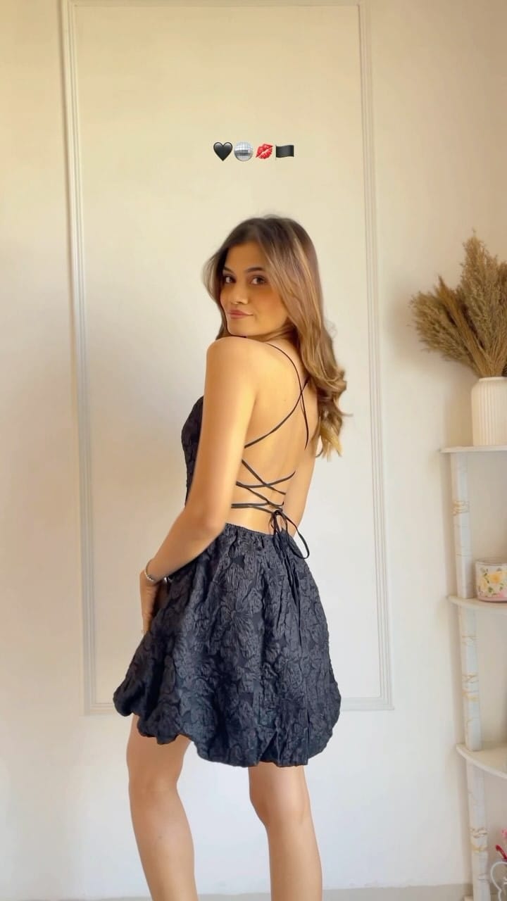 Help your girl out 🍰🥂