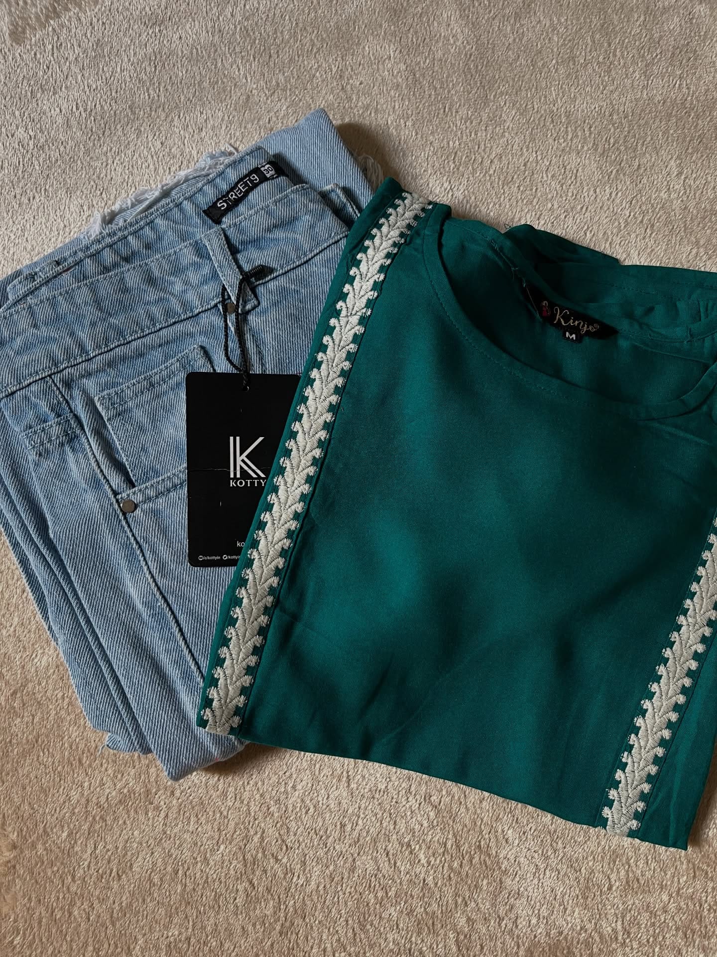 Comment for link 🖇️
.
Make sure that you first follow us to get an automated link in your DM ❤️
.
.
.
.
.
Flipkart , Flipkart tops and jeans , Jeans top , top and jeans under budget , women outfits , outfits for women , affordable shopping , affordable finds , 
.
.
#flipkart #topjeans #jeanstop #top #jeans #topoutfit #women #womenoutfits #afforɗablefashion #flipkartfinds #onlineshopping #tophaul