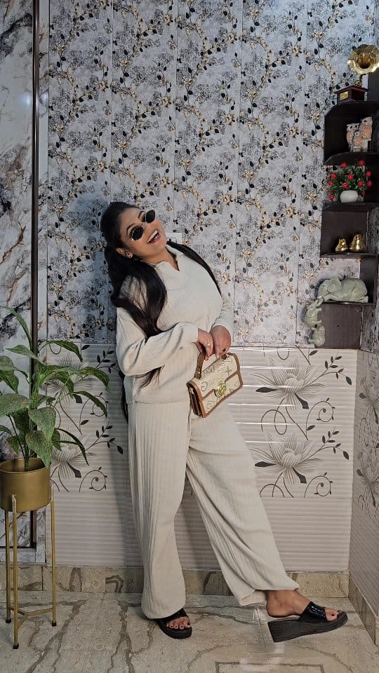 Winter vibes but make it stylish ❄️✨
Yeh Meesho wale Winter Co-ord sets toh must have hain girls!
Soft fabric, trendy look aur perfect fit 🤌
Link comments me👇
Affordable + Stylish = Perfect Winter Look 💖
Save & Share for later 🔥
#meeshohaul #wintercoordset #meeshooutfits #budgetfashion #winterfashion #tryonhaul #meeshofinds #fashionreels #trendingreels #winterwear #coordsetlove #affordablefashion #indianfashionblogger #collegeoutfits #winterstyle #reelitfeelit #viralreelsindia #ootdreelsindia #shoppinghaul #trendingnow