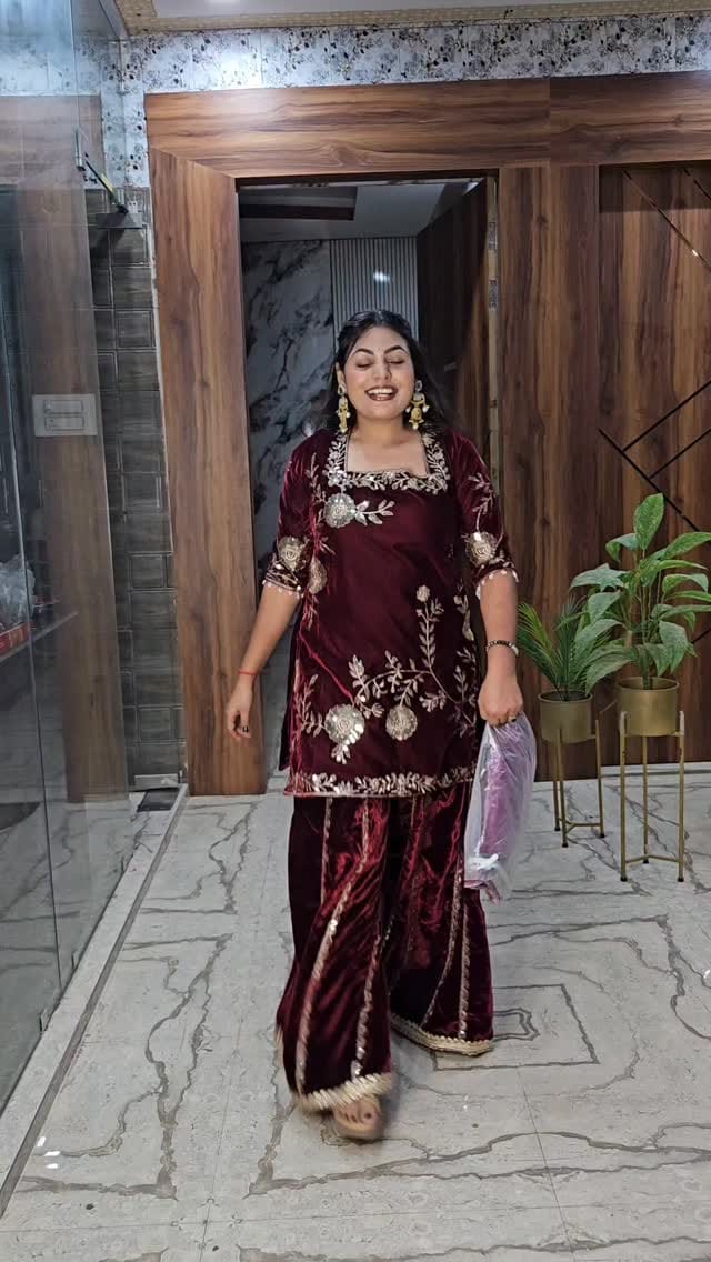 “Royal Velvet Look for Winter ❄️✨ Meesho Partywear Suit Try-On 😍🔥
Comment ‘LINK’ for details👇”
@meeshoapp @connect.wishlink
#VelvetSuit
#PartywearSuit
#WinterVelvet
#VelvetOutfit
#PartywearLook
#WinterPartyLook
#MeeshoFinds
#MeeshoOutfits
#EthnicWear
#IndianFashion
#WinterFashion2025
#WinterOutfits
#VelvetLove
#FestiveFashion
#RoyalLook
#ReelKaroFeelKaro
#ReelsIndia
#TrendingNow
#ViralReels
#ExplorePage
#FashionReels
#OutfitInspo
#TryOnHaul
Velvet suit for winter, partywear velvet suit, winter try on haul, velvet ethnic wear, wedding velvet outfit, royal velvet suit, winter partywear haul, meesho velvet suit review