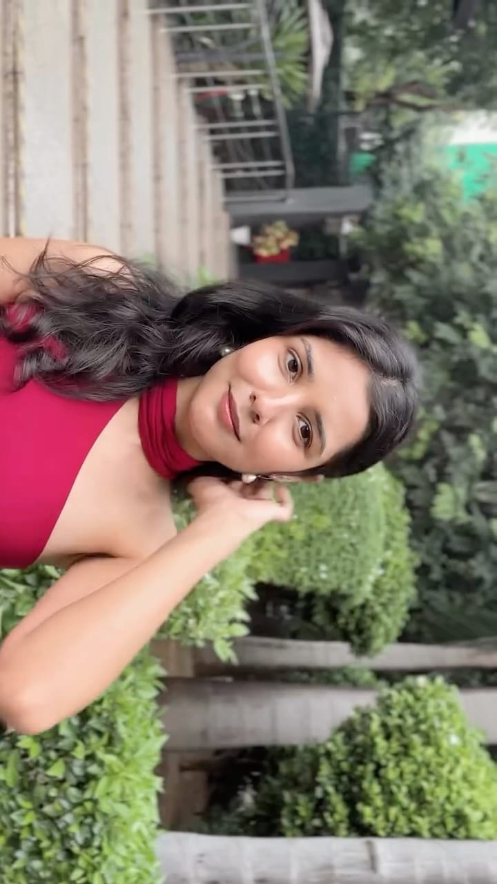 What i wore ♥️ 
.
.
.
.
.
.
.
#reddres #outfit #outfitoftheday