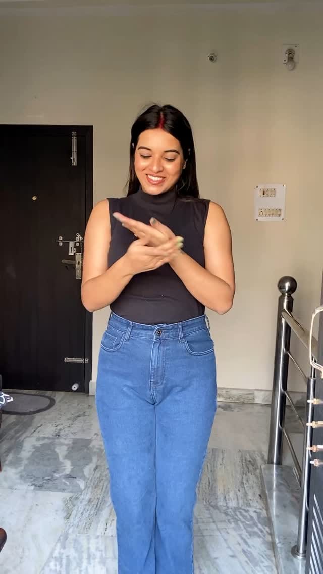 Summer Vibes: Desi Office Wear🌼
Comment below for shopping link🔗!
.
.
.
#myntra #myntrahaul #myntrafinds #kurtaset #officewearkurtis #workoutfits #explore #explorepage #trending #reelinstagram #indianaesthetics #indianwear #summerwear #affordablefashion
