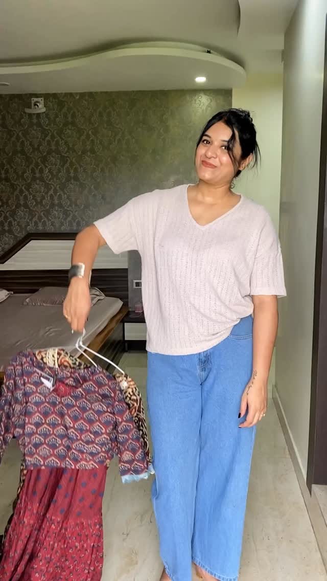 Love the flare in these 😍🤌🏻| Follow & Comment for Link🔗 
Ready To Wear Lehenga Choli from Myntra ❤️🌻
.
.
#myntra #myntrafınds #lehengacholionline #lehenga #lehengacholis #navratri #navratrivibes #navratrichaniyacholi #navratrilehenga #chaniyacholi #garbaoutfit #readytowearlehenga