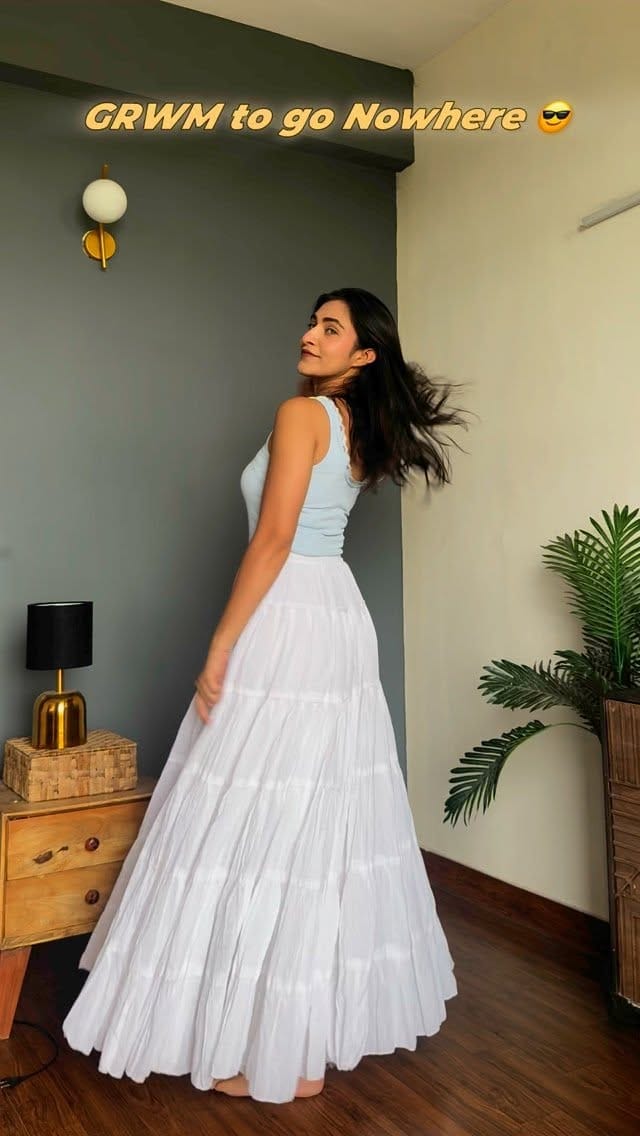 GRWM to go nowhere 🤭
Because it’s hot outside 😭
Never mind.
Do you like this look ??? 
Get 𝐌𝐚𝐤𝐞𝐦𝐞𝐞𝐛𝐨𝐥𝐝 𝐅𝐫𝐢𝐳𝐳 𝐅𝐫𝐞𝐞 𝐒𝐭𝐫𝐚𝐢𝐠𝐡𝐭𝐞𝐧𝐢𝐧𝐠 𝐁𝐫𝐮𝐬𝐡 from 𝐀𝐦𝐚𝐳𝐨𝐧 🎁
For product details - comment down for links ♥️
.
.
.
.
.
.
.
.
@makemeebold_official
#hair #hairstyling #straightening #makemeebold #amazon #frizzfree #amazonfinds #amazon #hairstyle #grwm #lookbook #ootd #fit #dress