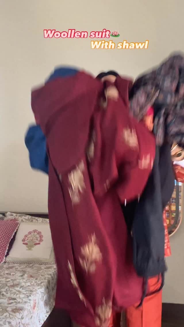 Highly recommended🪷FOLLOW ME & then comment “pp” or share this reel with me to instantly receive the product links in your inbox(📥 dms)
Wearing size-M/Large🫶🏻
#wintersuit#woollensuit#woollenkurtaset#explore#explorepages#trending #viralvideo#myntrahaul #kurtaset #explore #top #dresses #woollenkurti #kurti#anarkalisuit#winterwear #reel#facebook