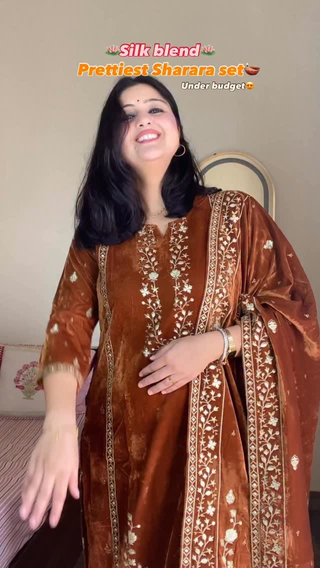 Highly recommended🪷FOLLOW ME & then comment “pp” or share this reel with me to instantly receive the product links in your inbox(📥 dms)
#shararaset#viralvideo#trending#woollensuit#winterwonderland #kurti#partywearsuit##explorer #explorepage#reel#facebook#shararasuit #myntrahaul #myntrafınds #winterwear #facebookreels