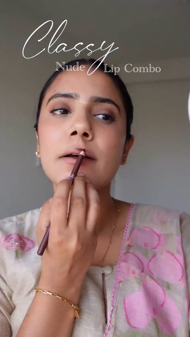 Comment "Love" to get the links in ur dm💋
I am a fan of this lip combo, goes well with any outfit especially with work wear it looks soo classy.
The lip liner and the liquid lipstick both are my favourites.
Lip Liner Shade: Exotic Brown
Lipstick Shade: Nude Cushion
.
.
.
.
.
.
.
#lipcombo #lips #lipstick #liquidlipsticks #makeup #makeupfinds #bestfinds 
Lips, lip combo, liquid lipsticks, best finds, makeup finds, lip liner
