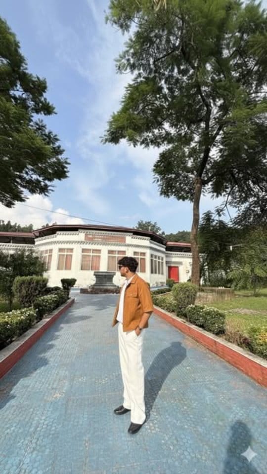 New outfit collection 🤵🏻🪐!
Comment using link I’ll send you the links 📌🌈 
.
.
.
.
(Perfect outfit for men, multiple shirts, asthetic outfit, dark black bagging, blue baggi jeans, accessories, watch bracelet, blue shirt, brown shirt,, striped shirts, very high quality, flipkart find,)
.
.
.
#outfit #outﬁtideas #shirt #baggyjeans #menswear 
#explorepage #reelitfeelit