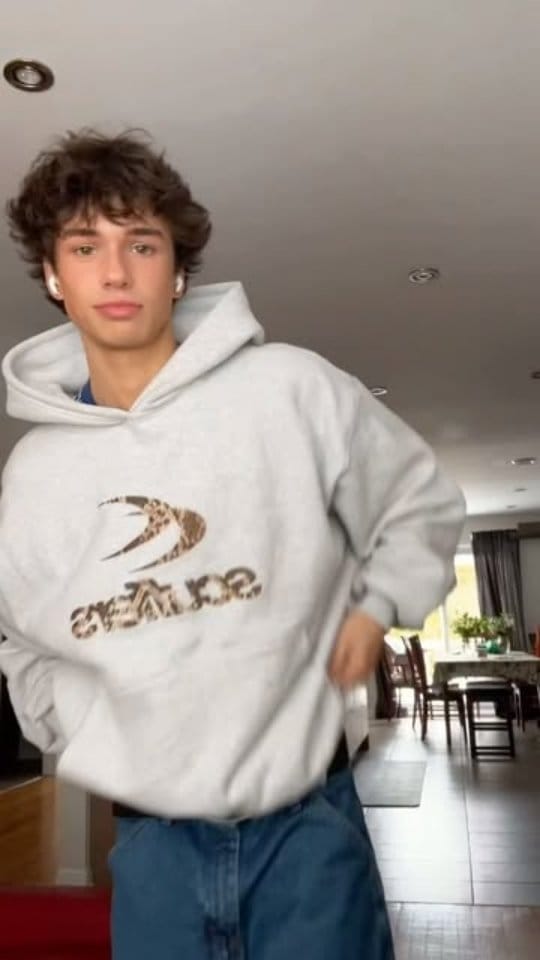 ✅Step 1️⃣ Follow Me 
✅Step 2️⃣ Comment “hoodie” 🚀 for link 🔗 
No Follw = No link ❌
⚠️Save for later
.
.
.
Follw @_vintage.wears for more ❤️‍🔥
.
.
🧥✨ Winter just got a stylish upgrade!
The  Hoodie is here to keep you warm, trendy, and comfortable – now at a low price during Flipkart’s Big Billion Day Sale. 🚀
✅ Built-in premium Design – Stay cozy and protect yourself from chilly winds without carrying extra winter gear.
✅ Premium Fabric Quality – Soft, breathable, and durable for all-day comfort.
✅ Trendy Streetwear Style – Perfect for casual outings, college looks, or layering up in winter.
✅ Affordable Winter Essential – Get luxury vibes at a price that fits your budget.
Why settle for ordinary when you can own the viral hoodies 
🔥 Big Billion Day Deals are live – grab your  Hoodie now before stocks run out!
#menshoodie #ViralHoodie #flipkartsale #bigbilliondays #menswinterwear #streetwearstyle #affordablefashion #mensoutfitinspiration #winterhoodie #flipkartbigbillionday #menswardrobegoals #stylishandcomfy #officialstylomen #explorepage✨ #ootd #fyp#aesthetic#foryou#love#winters