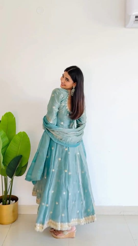 Comment "link" or share this reel with me 😍 to get
links directly in your dm✨❤️
[festive wear, festive outfit, kurta set, suit, 
myntra haul, myntra finds, affordable fits, diwali
outfit, karwa chauth outfit, navratri outfit, 
anarkali suit]
#kurtasets #festivewear #myntra