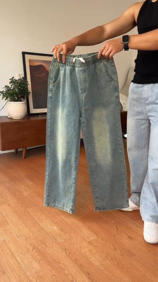 Comment "Link" I'll Send you the Links🔗 
🖤 Relaxed fit jeans for men – comfort & style that’s easy on your budget 👖✨
#MensFashion #RelaxedFitJeans #BudgetStyle #AffordableLooks #UnderBudgetFashion #PremiumOnBudget #EverydayStyle #StreetStyleMen #TrendfitFleek #fleekfinds