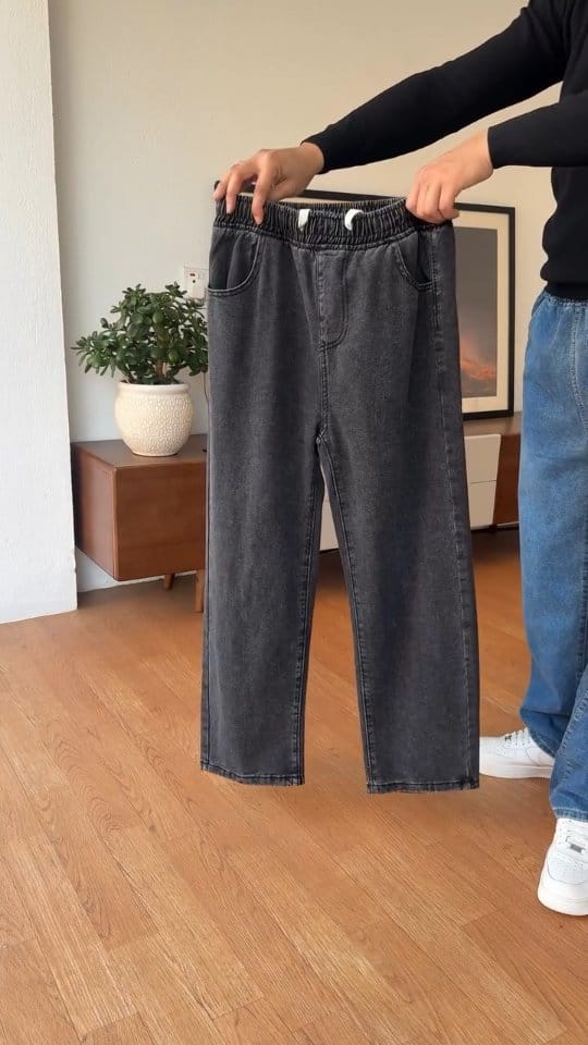 Restocked✅ Follow + Comment "Link" I'll Send you the Links🔗
Relaxed fit, premium vibe — without breaking the budget 💸
Style meets comfort only with #FindsOnFleek 👖✨
#RelaxedFitJeans #MensStyleUnderBudget #AffordableFashion #FindsOnFleek #WardrobeEssentials #TrendyLooks #MensOutfitInspo #BudgetFriendlyFits #StreetStyleMen #everydaycomfort #FlipkartFinds #instadaily #DailyStyle