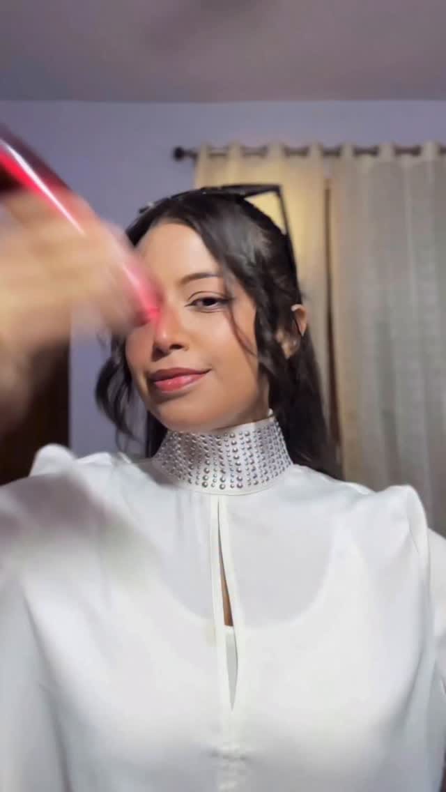 #purchased Episode 2 of MAKEUP FIXER WARS 🌸
12 hours later… and my makeup still looks FRESH 
✨ I tested the TirTir Mask Fit Makeup Fixer across 4 different times of the day and honestly, I’m impressed! No smudging, no fading, and it even survived the humidity 👏 
This one’s a game-changer if you want your makeup to last all day without touch-ups 💯 
Currently at FLAT 30% off at @maccaron_beauty [ code: WELCOME30 ] 🤑🛍️
.
.
.
.
.
.
.
.
.
.
.
.
#explore #fyp #trending #beauty #explorepage #viral #relatable #foryou #makeup #makeuphack 
#weartest #essentials #review #personalexperience 
[ Makeup fixer, setting spray, long-lasting makeup, 12-hour wear test, pore-blurring, waterproof, sweat-proof, makeup that lasts, transfer-proof, Korean beauty, tips, outdoor , content creator, bigboss audio, vanity , festive , vanity , wedding , bride to be , challenge ]  @tirtir_global @tirtir_official