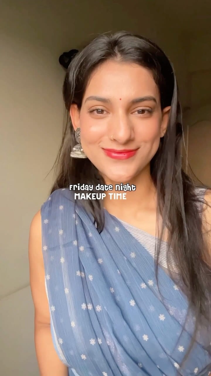 On some days, it’s fun to just get ready and go out for a nice meal. Got this 𝐌𝐚𝐤𝐞𝐌𝐞𝐞𝐁𝐨𝐥𝐝 𝟑 𝐢𝐧 𝟏 𝐇𝐨𝐭 𝐀𝐢𝐫 𝐁𝐫𝐮𝐬𝐡 from 𝐀𝐌𝐀𝐙𝐎𝐍 for styling my hair at home. Loved the result !! Had my husband choose my saree, did my makeup and had a great time after that 💗
 #ad #vlog #lifestyle #datenight #friday #mmbt #weekend #love #marriage #couple #worklifebalance #hyderabad #explore