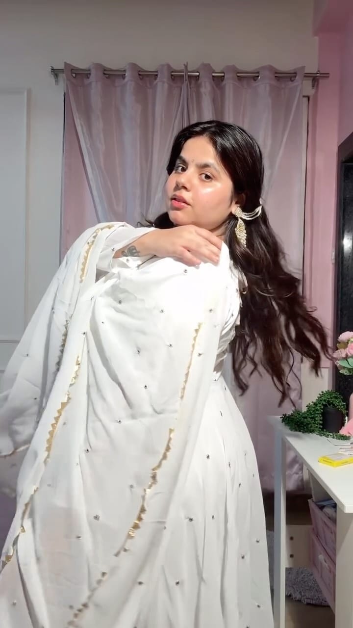 Ep: 05 #festivereadywithvb #festivefitseithvb 
This look is giving full ishhhhh vibes 🥹✨ Saree has my heart forever, but there’s something magical about anarkalis 😍 — the twirls, the dupatta play, uff! 😌 Bas alta aur payal ki kami thi 🥹 Next time, pakka 🫣💫
Comment down for the links 🔗 
Wearing size 2xl ✨
#Meesho #MeeshoEthnicWear #MeeshoStyle #MeeshoFinds #MeeshoSaree #MeeshoJewellery #FestiveLook #EthnicVibes #IndianWear #AnarkaliLove #SareeVsAnarkali #FestiveSeason #EthnicOOTD #DesiSwag #EthnicFashion 
{ festive anarkali dress, twirling anarkali outfit, Meesho festive look, ethnic wear inspiration, traditional Indian fashion, dupatta styling ideas, Indian festive outfits for women, wedding guest outfit ideas, desi ethnic vibes, anarkali dress with dupatta, stylish anarkali collection, festive outfit under budget, affordable ethnic wear online, saree vs anarkali fashion, ethnic fashion reel ideas, Indian outfit trends 2025, Meesho sarees and anarkalis, festive ethnic outfit inspiration, ethnic lookbook for girls, desi festive vibe outfits , meesho viral anarkali }